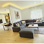 Eximius Apartment *