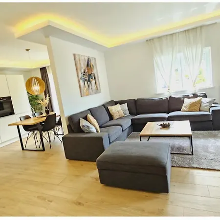 Eximius Apartment *